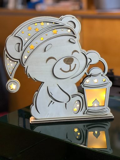Niedliches Nachtlicht fürs Kinderzimmer Graviertes Nachtlicht Bär mit Laterne