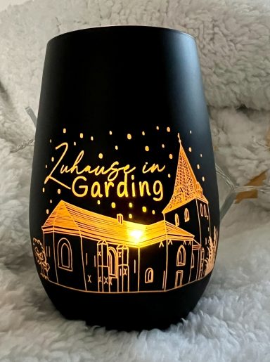 Graviertes Windlicht mit Gardinger Kirche Windlicht mit Motiv Zuhause in Garding