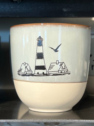 Gravur Westerhever Leuchtturm auf Keramikbecher Keramikbecher mit graviertem Leuchtturm